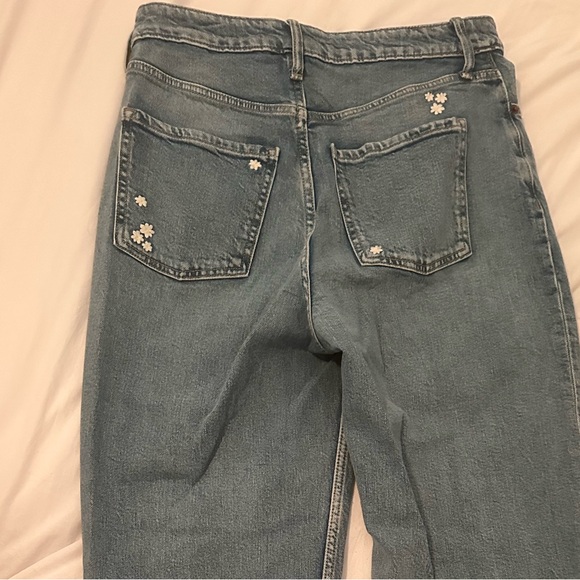 Old Navy Extra High-Waisted Sky-Hi Wide Leg Jeans – Daisy Embroidery size 4 - Picture 6 of 6